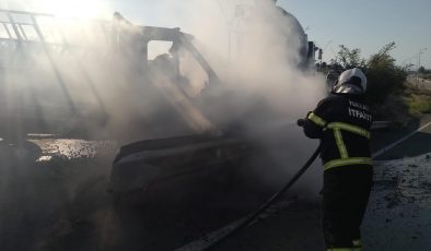 BARİYERLERE ÇARPAN PİKAP ALEV ALEV YANDI 