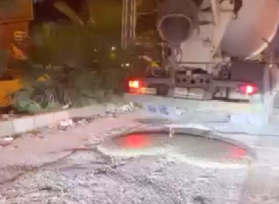 KIRMIZI IŞIKTA YOLU BETONLA KAPLAYAN MİKSERE CEZA