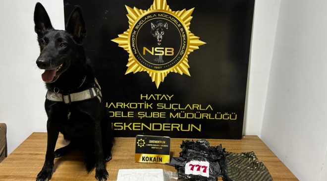 OTOMOBİLİN KAPUTUNDAN 5 BUÇUK MİLYON TL’LİK UYUŞTURUCU ÇIKTI   