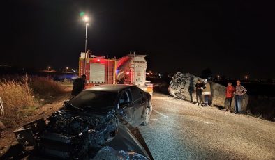 OTOMOBİLLE, MİNİBÜS ÇARPIŞTI: 3 YARALI   