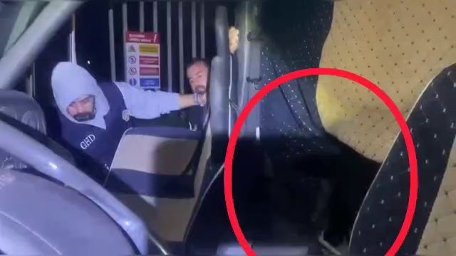 POLİSİN ‘KİMSE VAR MI’ SORUSUNUN YANITSIZ KALDIĞI KAMYONDAN 31 KAÇAK GÖÇMEN ÇIKTI   