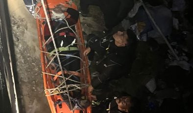 ASİ NEHRİ’NE UÇAN MOTOSİKLETİN SÜRÜCÜSÜNÜ İTFAİYE KURTARDI   