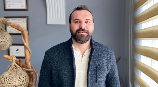 ÖZMEN: “SOSYAL MEDYA VE YAPAY ZEKA RUHUMUZU YENİDEN Mİ ŞEKİLLENDİRİYOR?”