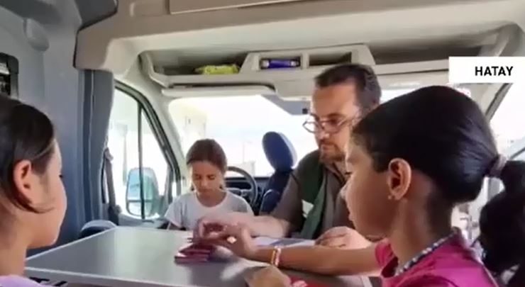 YEŞİLAY HATAY’DA ÇALIŞMALARINI SÜRDÜRÜYOR