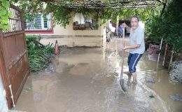 HATAY’DA ÇOK SAYIDA EV SU VE ÇAMUR İÇİNDE KALDI