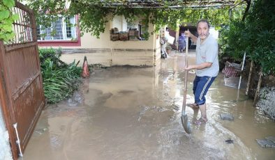 HATAY’DA ÇOK SAYIDA EV SU VE ÇAMUR İÇİNDE KALDI