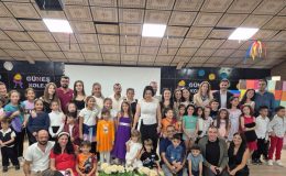 GENÇ TİYATROCULAR AYAKTA ALKIŞLANDI