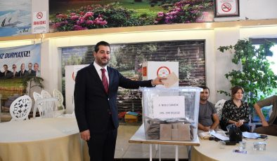 HAKAN TİRYAKİ YENİDEN CHP HATAY İL BAŞKANI SEÇİLDİ