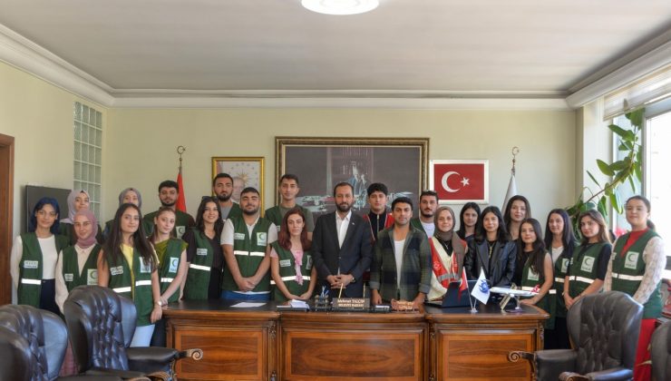 BAŞKAN YALÇIN, GENÇ YEŞİLAY EKİBİNİ AĞIRLADI