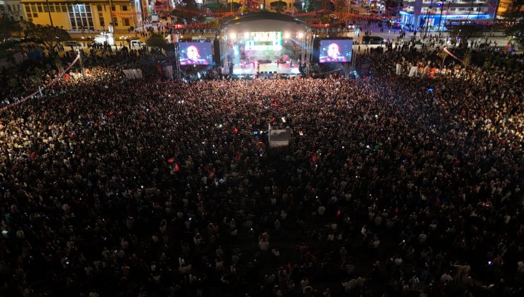 29 EKİM İSKENDERUN’DA COŞKUYLA KUTLANDI