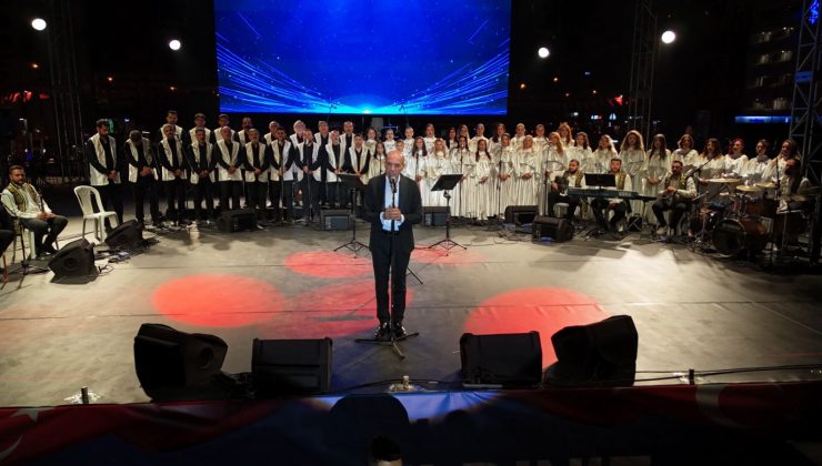 MEDENİYETLER KOROSU’NUN CUMHURİYET KONSERİ MEST ETTİ