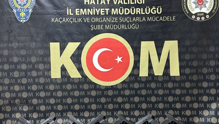 ÇUVALDAN 10 RUHSATSIZ TABANCA ÇIKTI   