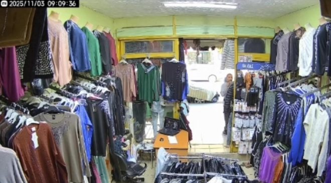 MANKENİN ÜSTÜNDEKİ 1000 TL’LİK MONTU KENDİ MALIYMIŞ GİBİ GİTTİ 