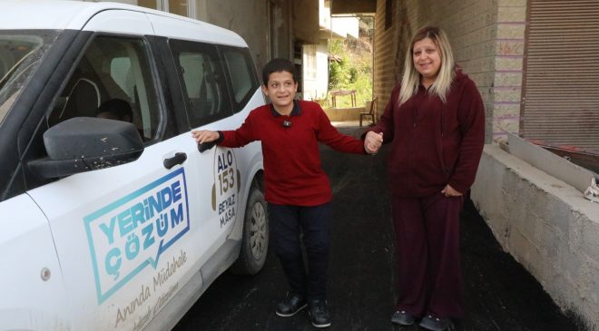 ÖZEL GEREKSİNİMLİ BİREY SEBAHATTİN, EVİNİN BULUNDUĞU SOKAKTA RAHATÇA YÜRÜYEBİLSİN DİYE YOLLAR ASFALTLANDI   