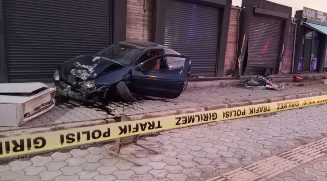 HATAY’DA OTOMOBİL KALDIRIMDAKİ ÇOCUĞA ÇARPTI  