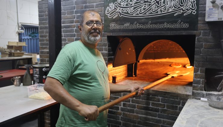 YILLARIN USTASININ DEPREM ANINDA CANINDAN ÖNCE FIRIN KÜREĞİNİ DÜŞÜNDÜĞÜ ANLAR KAMERADA  