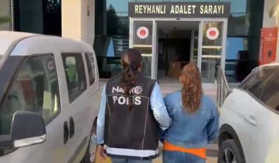 REYHANLI’DA 22 YIL HAPİS CEZASI İLE ARANAN UYUŞTURUCU SATICISI KADIN YAKALANDI   