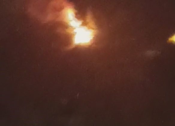 HATAY’DA YILDIRIMIN DÜŞTÜĞÜ AĞAÇLIK ALANDA YANGIN ÇIKTI   