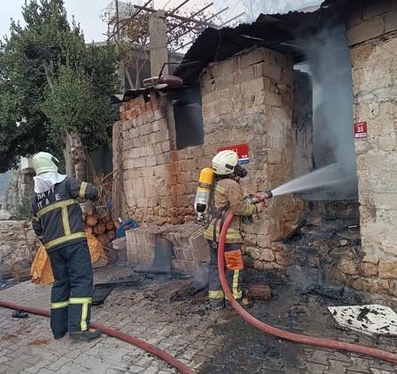 YAYLADAĞI’NDA METRUK EV YANGINI   