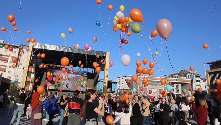 KANSERE KARŞI SAVAŞINI KAZANAN CEYLİN’İN ZAFERİ GÖKYÜZÜNE BIRAKILAN BALONLARLA KUTLANDI    