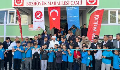 DEPREMİN YIKTIĞI KENTTE İNŞASI TAMAMLANAN 108’İNCİ CAMİ İBADETE AÇILDI   