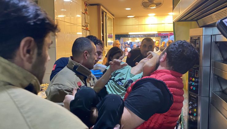 HAMUR KARIŞTIRMA MAKİNESİNE ELİNİ SIKIŞTIRAN ÇOCUĞU İTFAİYE KURTARDI 