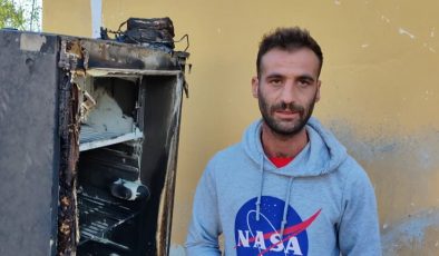 BUZDOLABININ KABLOSUNDAN ÇIKAN YANGINDA ANNE VE OĞUL PENCEREDEN ATLAYARAK CANINI KURTARDI   