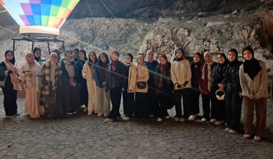 TÜGVA’LI DEPREMZEDE LİSE ÖĞRENCİLERİ KAPADOKYA’YI GEZDİ
