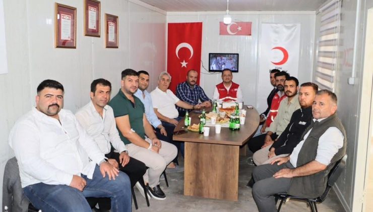 “İNSANI YAŞAT Kİ DEVLET YAŞASIN” DİYEN ÜLKÜCÜLER, KIZILAY’A KAN VERDİ