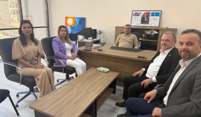 BAYRAKDAR’DAN DEFNE ORTAOKULU’NA ZİYARET