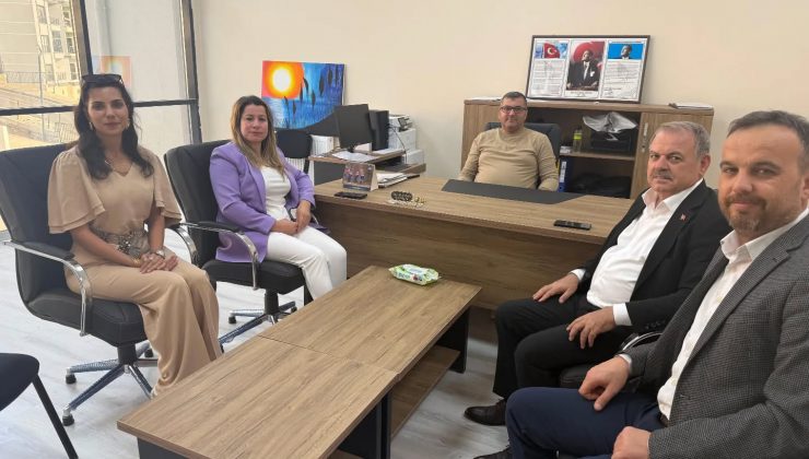 BAYRAKDAR’DAN DEFNE ORTAOKULU’NA ZİYARET