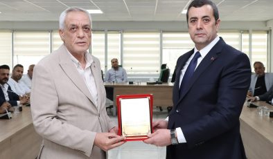 BAŞKAN YUMUŞAK’TAN TEMEL’E ANLAMLI PLAKET