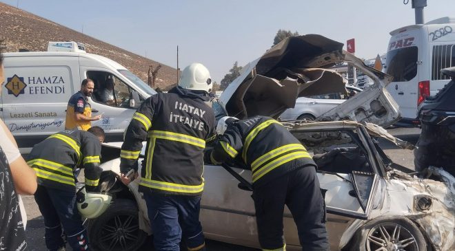 HATAY KARAYOLUNDA ZİNCİRLEME KAZA: 5 YARALI 