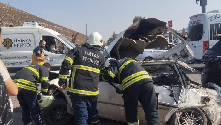 HATAY KARAYOLUNDA ZİNCİRLEME KAZA: 5 YARALI 