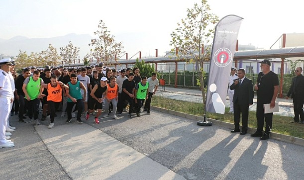 ÖĞRENCİLER, ATATÜRK İÇİN KOŞTU