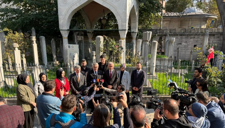 AK PARTİ KÜLTÜR VE SANAT POLİTİKALARI BAŞKANLIĞINDAN SEZAİ KARAKOÇ’UN ÖLÜM YILDÖNÜMÜNDE KABRİNE ZİYARET