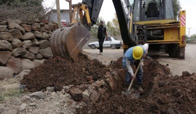 KIRIKHAN’DA SÜREKLİ ARIZA YAPAN 25 YILLIK SU HATTI YENİLENDİ