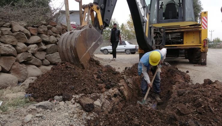 KIRIKHAN’DA SÜREKLİ ARIZA YAPAN 25 YILLIK SU HATTI YENİLENDİ