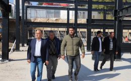 ALTINÖZÜ’NDE KENT MEYDANI YÜKSELİYOR