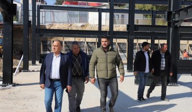 ALTINÖZÜ’NDE KENT MEYDANI YÜKSELİYOR