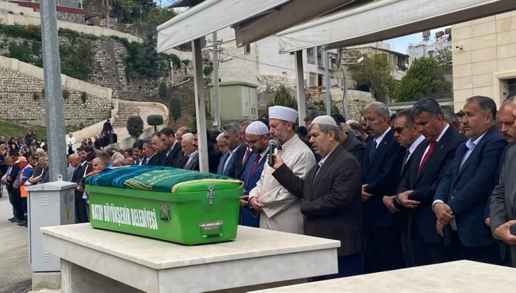 BAŞKAN GÜL ANNESİNİ DUALARLA DEFNETTİ