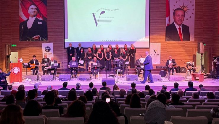 VİTEM TÜRK MÜZİĞİ TOPLULUĞU AYAKTA ALKIŞLANDI 
