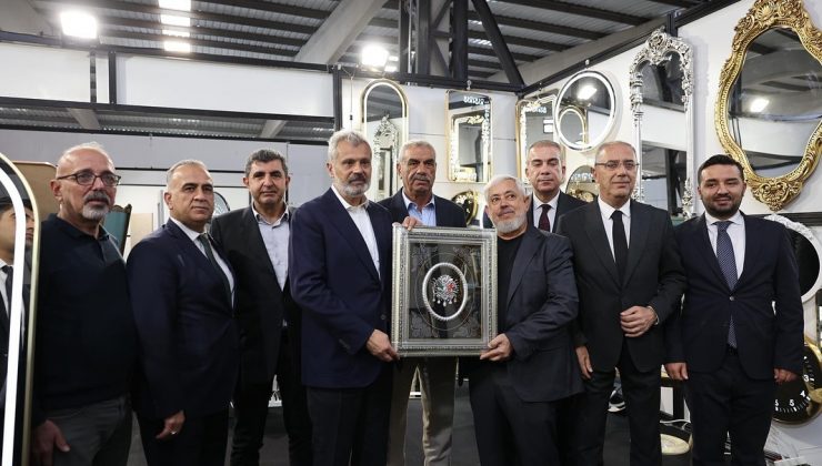 4.⁠ ⁠MOBİLYA FUARI ZİYARETÇİ AKININA UĞRADI