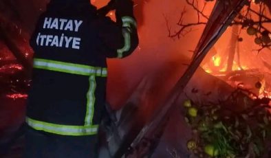 ERZİN’DE BARAKA ALEVLERE TESLİM OLDU 