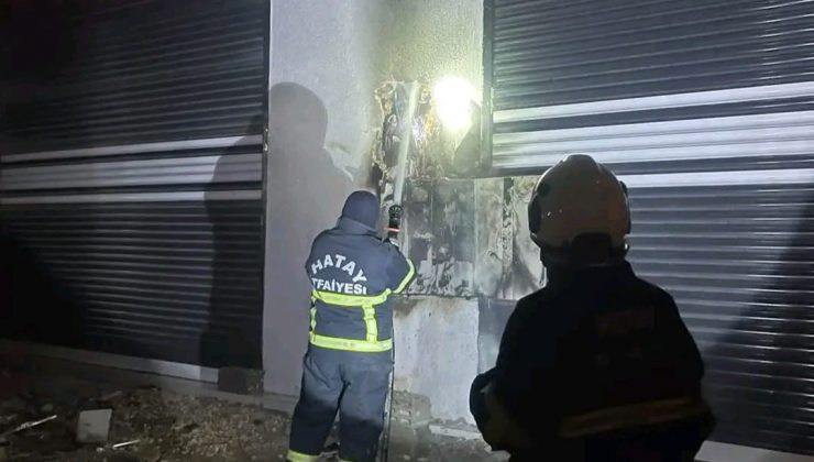 ANTAKYA’DA ELEKTRİK PANOSU YANDI 