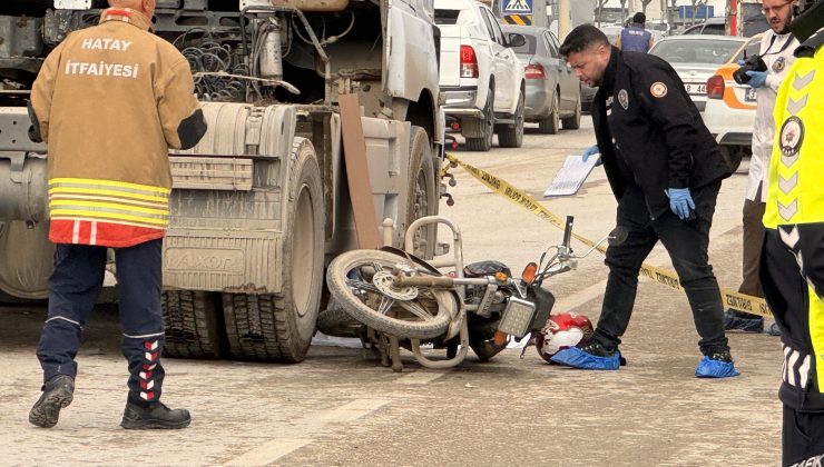 TIR İLE ÇARPIŞAN MOTOSİKLETTEKİ ANNE VE 2 AYLIK BEBEĞİ ÖLDÜ   