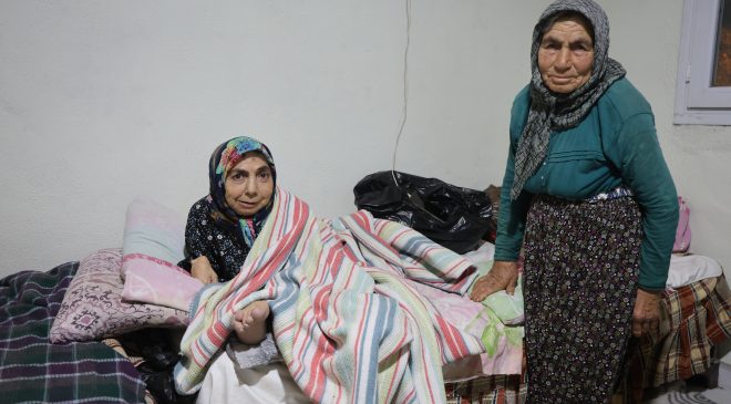 80 YAŞINDAKİ ANNE, 61 YAŞINDAKİ BEDENSEL ENGELLİ KIZINA ÖMRÜNÜ ADADI 