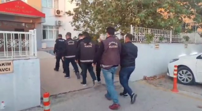 ERZİN’DE HAPİS CEZASI İLE ARANAN 4 KİŞİ TUTUKLANDI   