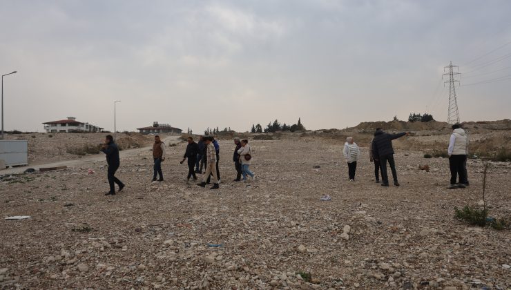 ‘BİZ ANLAŞIP YAPAMADIK AMA YAPARSA DEVLETİMİZ YAPAR’ DİYEN SİTE SAKİNLERİ, YUVALARINDAN GERİYE KALAN BOŞ ARAZİNİN REZERV ALANINA ALINMASINI İSTİYORLAR  