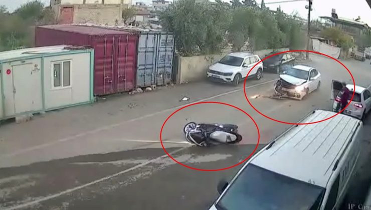 OTOMOBİLLE ÇARPIŞAN MOTOSİKLET SÜRÜCÜSÜNÜN HAVADA TAKLALAR ATTIĞI ANLAR KAMERADA   